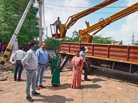 बेहलोलपुर में स्ट्रीट लाइट लगाने का कार्य शुरू — 4
