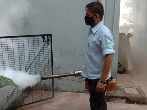 RWA पॉकेट B, सिद्धार्थ एक्सटेंशन द्वारा फॉगिंग के लिए पार्षद का धन्यवाद — 4