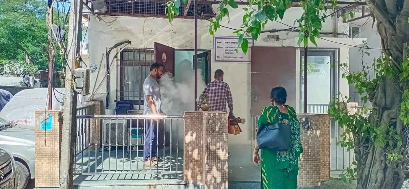 सराय काले खां के DDA फ्लैट में एंटी मलेरिया फॉगिंग — तस्वीर 2 में से 11