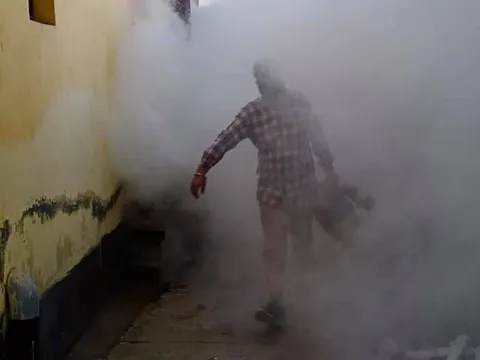 सराय काले खां के DDA फ्लैट में एंटी मलेरिया फॉगिंग — 8