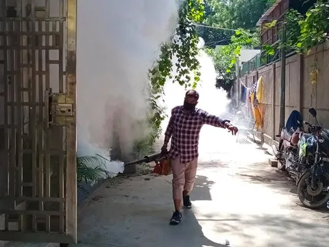 सराय काले खां के DDA फ्लैट में एंटी मलेरिया फॉगिंग — 11