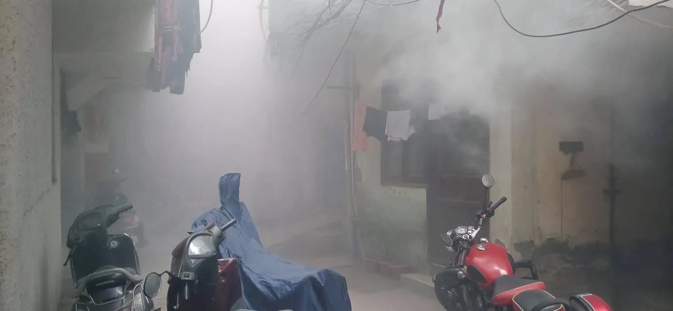 शालीमार पंजाबी कॉलोनी में एंटी मलेरिया फॉगिंग — तस्वीर 5 में से 5