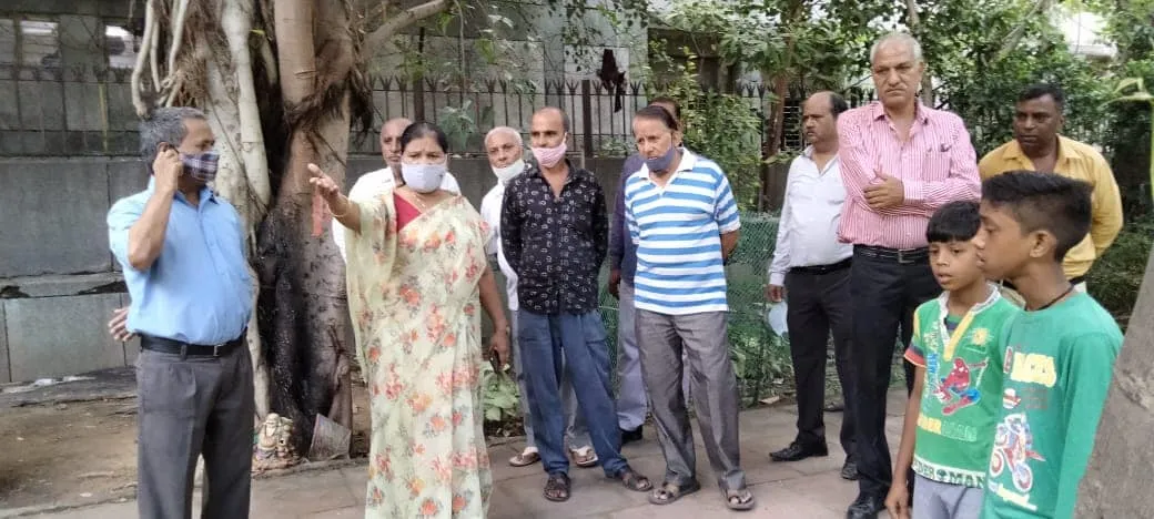सनलाइट कॉलोनी नं 2 के गोवर्धन पार्क व कोली कैम्प में दौरा — तस्वीर 7 में से 10