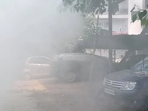सिद्धार्थ एनक्लेव व शालीमार सिनेमा के पीछे एंटी मलेरिया फॉगिंग