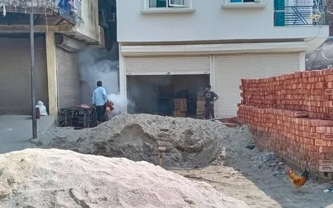 सिद्धार्थ एनक्लेव व शालीमार सिनेमा के पीछे एंटी मलेरिया फॉगिंग