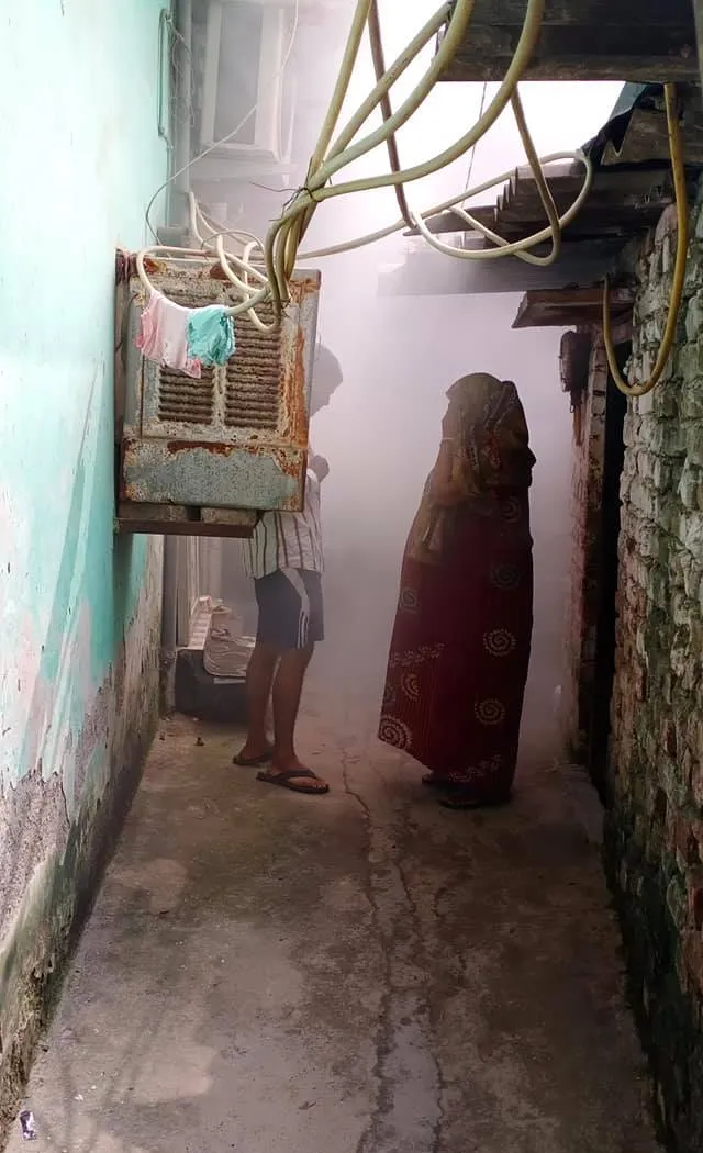 सिद्धार्थ एनक्लेव व शालीमार सिनेमा के पीछे एंटी मलेरिया फॉगिंग — तस्वीर 3 में से 10