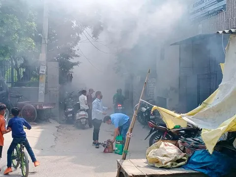 सिद्धार्थ एनक्लेव व शालीमार सिनेमा के पीछे एंटी मलेरिया फॉगिंग — 4
