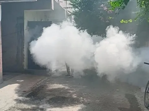 सिद्धार्थ एनक्लेव व शालीमार सिनेमा के पीछे एंटी मलेरिया फॉगिंग — 7