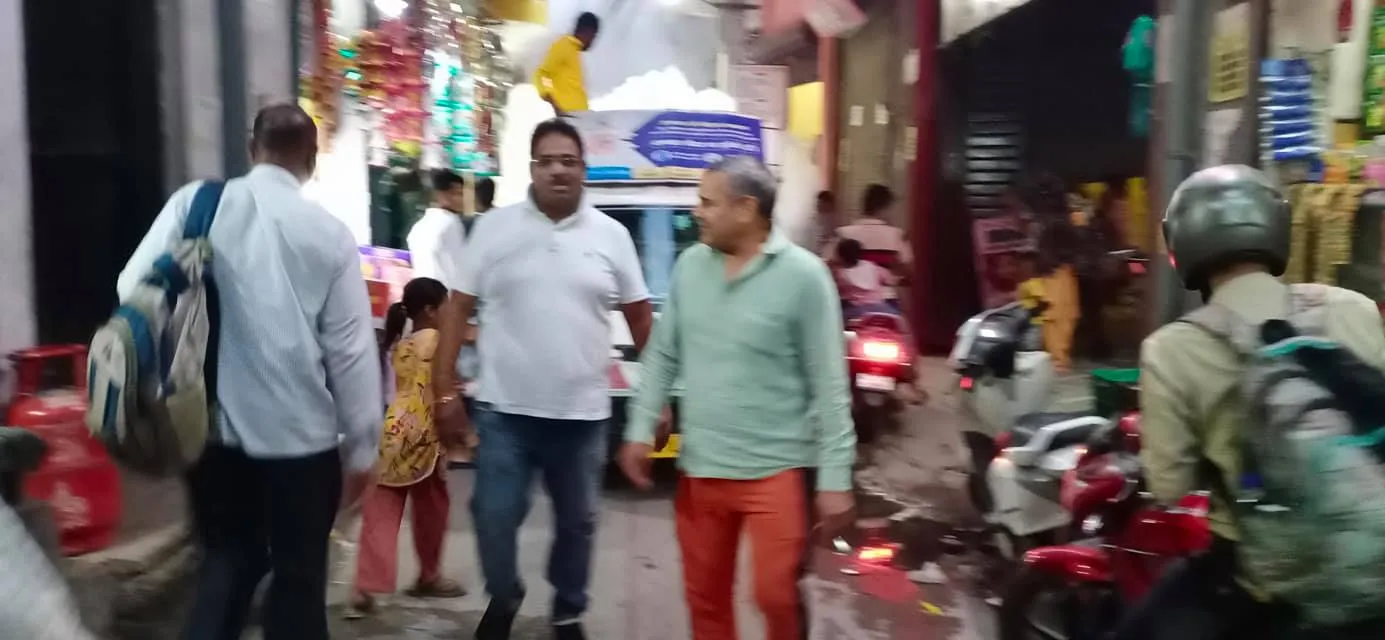 सराय काले खां में टीफा मशीन द्वारा एंटी मलेरिया फॉगिंग — तस्वीर 2 में से 12