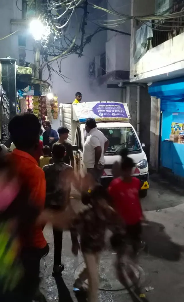 सराय काले खां में टीफा मशीन द्वारा एंटी मलेरिया फॉगिंग — तस्वीर 5 में से 12