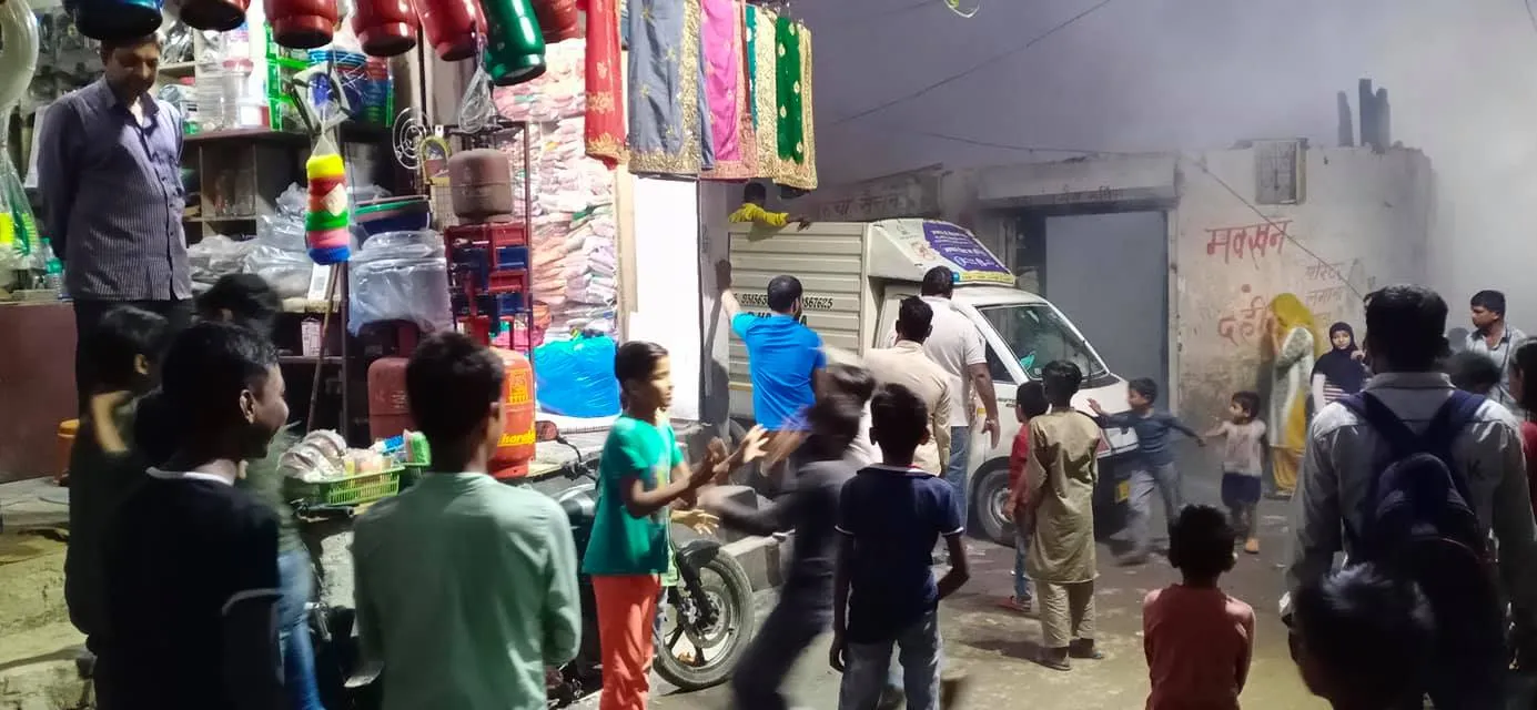 सराय काले खां में टीफा मशीन द्वारा एंटी मलेरिया फॉगिंग — तस्वीर 7 में से 12