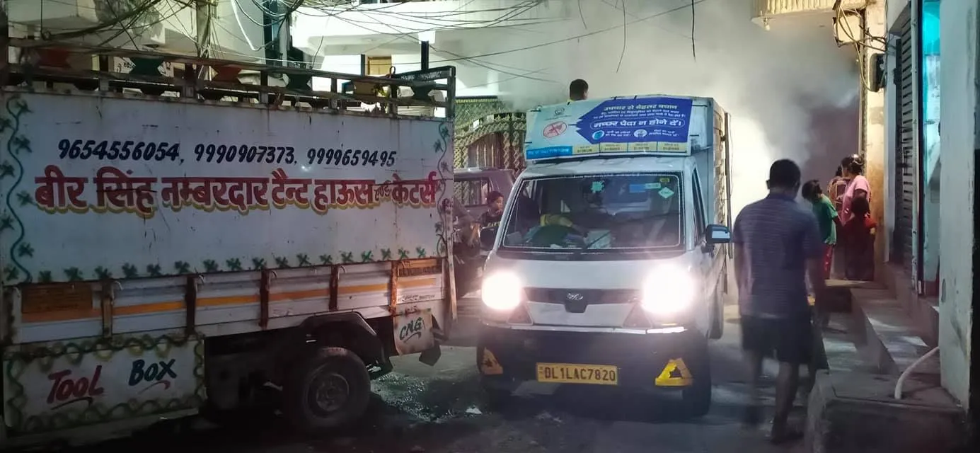 सराय काले खां में टीफा मशीन द्वारा एंटी मलेरिया फॉगिंग — तस्वीर 8 में से 12
