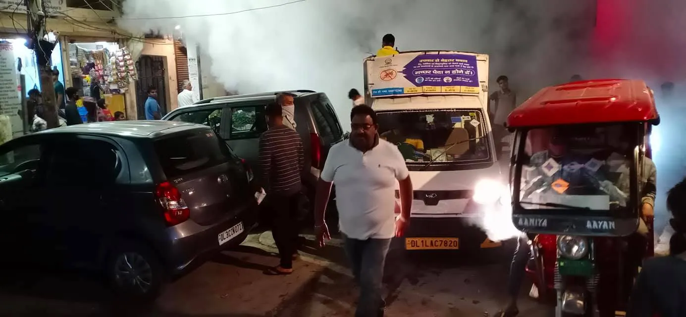 सराय काले खां में टीफा मशीन द्वारा एंटी मलेरिया फॉगिंग — तस्वीर 9 में से 12