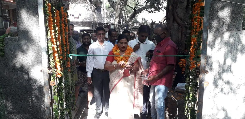 सनलाईट कॉलोनी 2 के स्टोर वाले पार्क में दीवार निर्माण का उद्घाटन — तस्वीर 1 में से 8