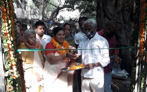 सनलाईट कॉलोनी 2 के स्टोर वाले पार्क में दीवार निर्माण का उद्घाटन