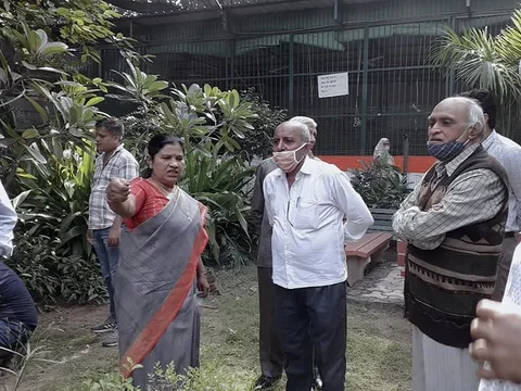 आश्रम DDA फ्लैट (80 गज) के हुकुमचंद पार्क में दौरा