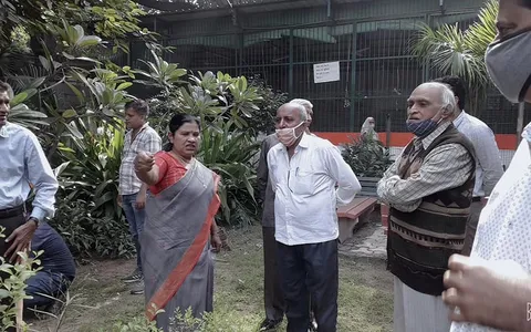 आश्रम DDA फ्लैट (80 गज) के हुकुमचंद पार्क में दौरा
