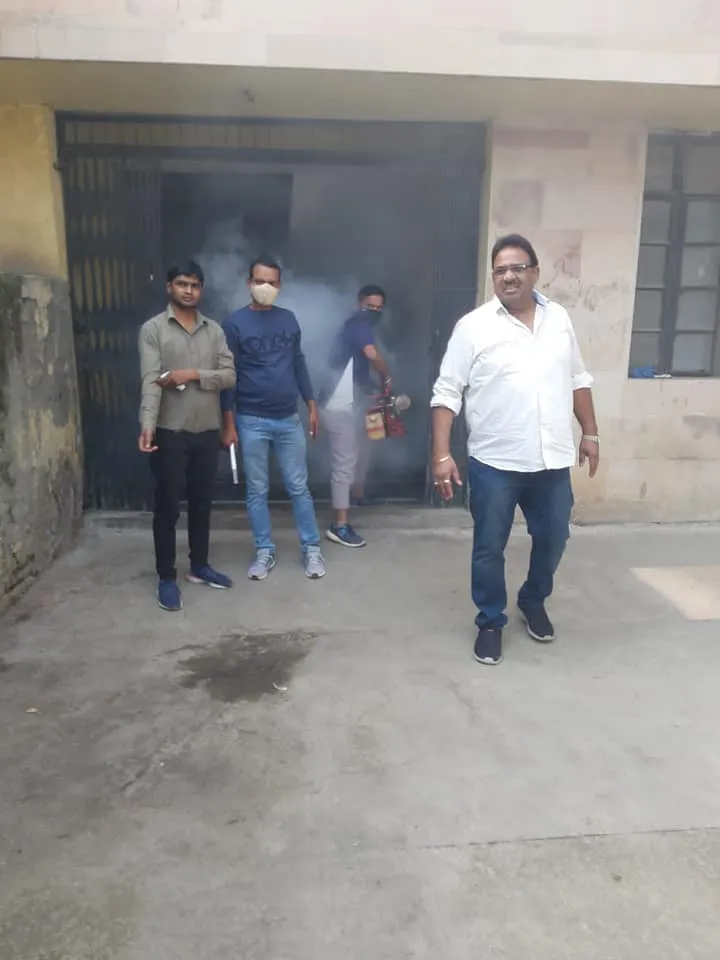 सराय काले खां व खेड़ादेवी मंदिर क्षेत्र में एंटी मलेरिया फॉगिंग — तस्वीर 1 में से 15