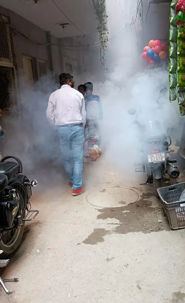 सराय काले खां व खेड़ादेवी मंदिर क्षेत्र में एंटी मलेरिया फॉगिंग — तस्वीर 7 में से 15