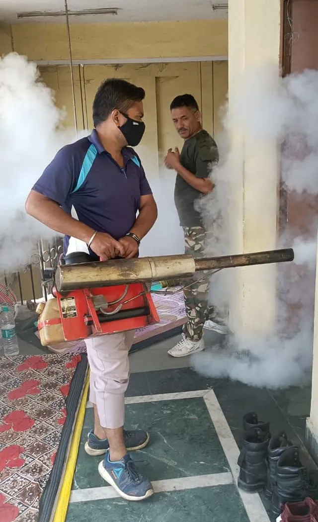 सराय काले खां व खेड़ादेवी मंदिर क्षेत्र में एंटी मलेरिया फॉगिंग — तस्वीर 9 में से 15