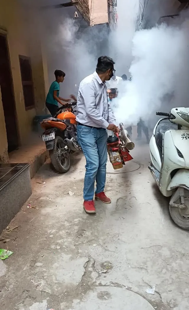 सराय काले खां व खेड़ादेवी मंदिर क्षेत्र में एंटी मलेरिया फॉगिंग — तस्वीर 15 में से 15