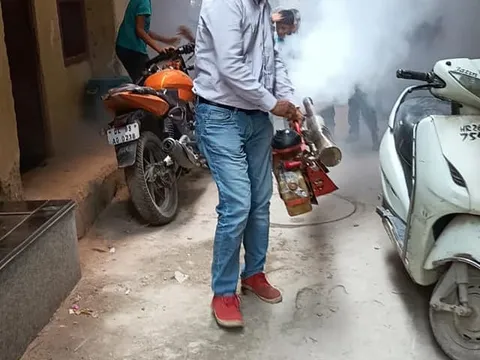 सराय काले खां व खेड़ादेवी मंदिर क्षेत्र में एंटी मलेरिया फॉगिंग — 15