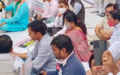 पेट्रोल-डीज़ल पर वैट को लेकर विरोध प्रदर्शन