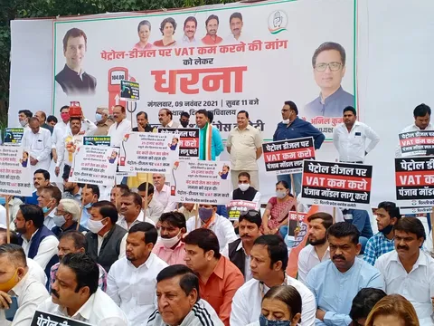 पेट्रोल-डीज़ल पर वैट को लेकर विरोध प्रदर्शन — 3