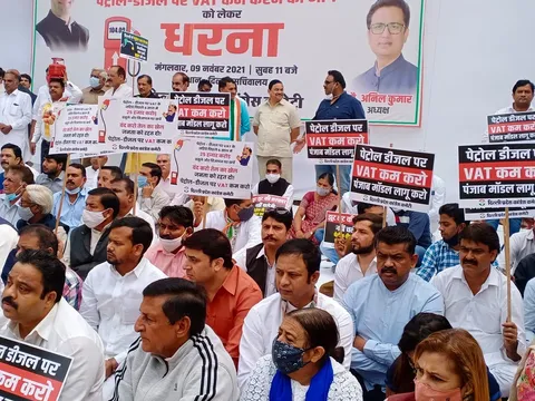 पेट्रोल-डीज़ल पर वैट को लेकर विरोध प्रदर्शन — 4
