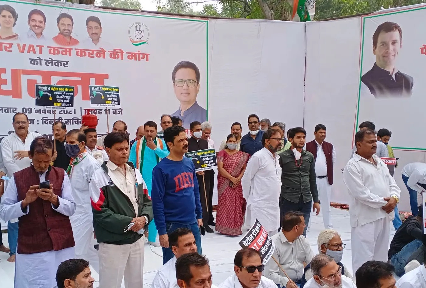 पेट्रोल-डीज़ल पर वैट को लेकर विरोध प्रदर्शन — तस्वीर 6 में से 6