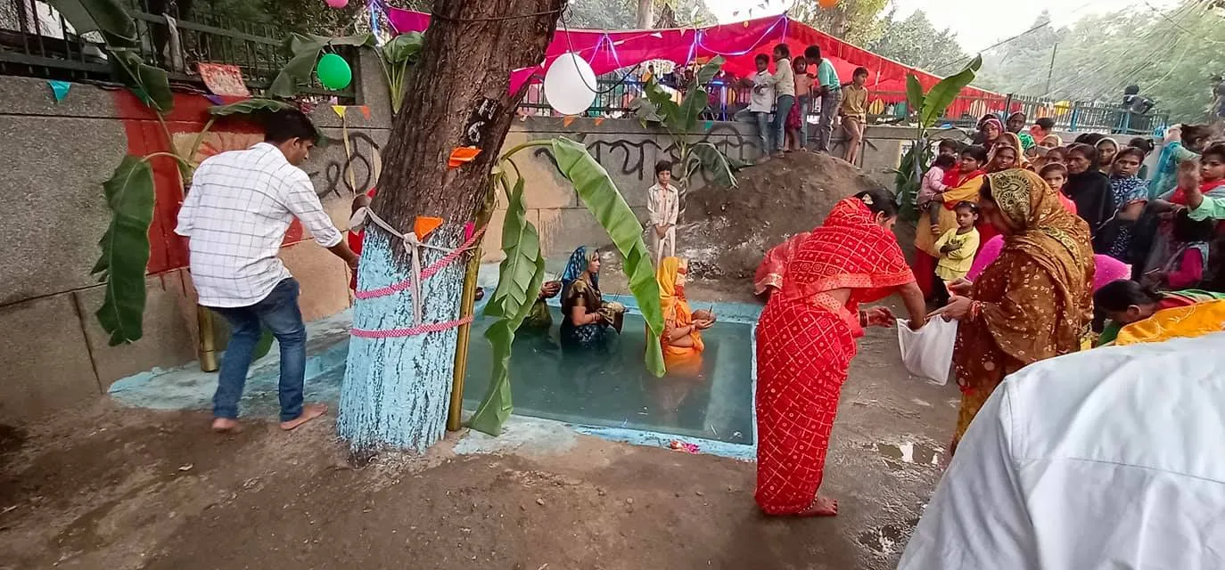 वार्ड के घाटों पर छठ पर्व की धूमधाम से पूजा — तस्वीर 8 में से 24