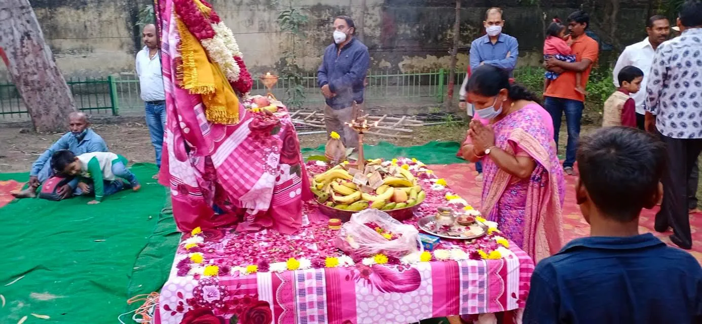 वार्ड के घाटों पर छठ पर्व की धूमधाम से पूजा — तस्वीर 10 में से 24