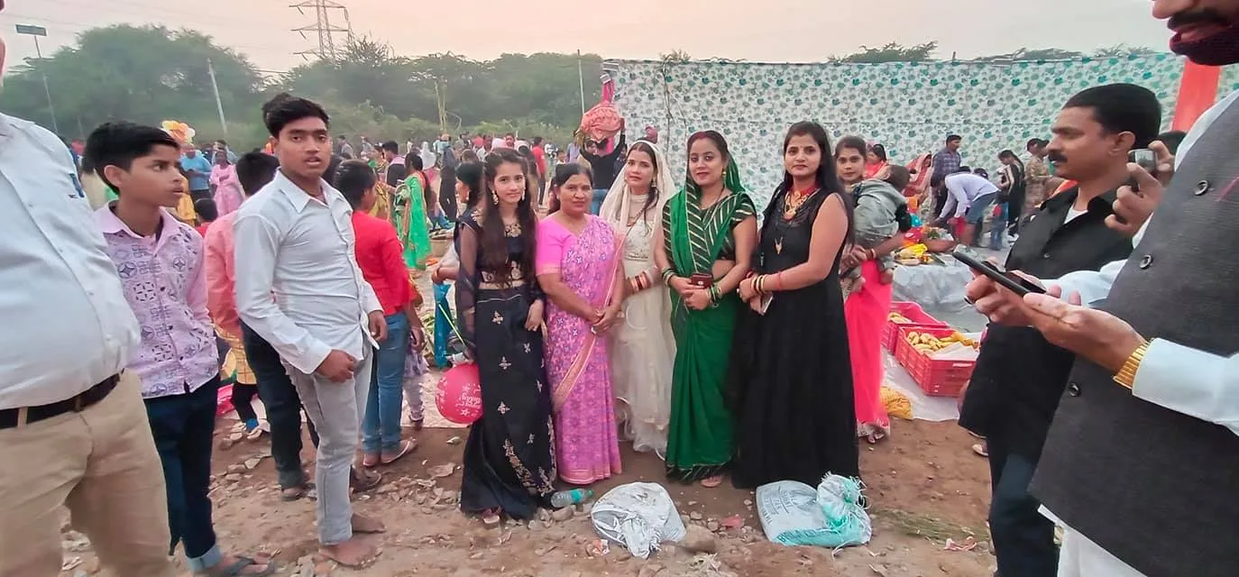 वार्ड के घाटों पर छठ पर्व की धूमधाम से पूजा — तस्वीर 14 में से 24