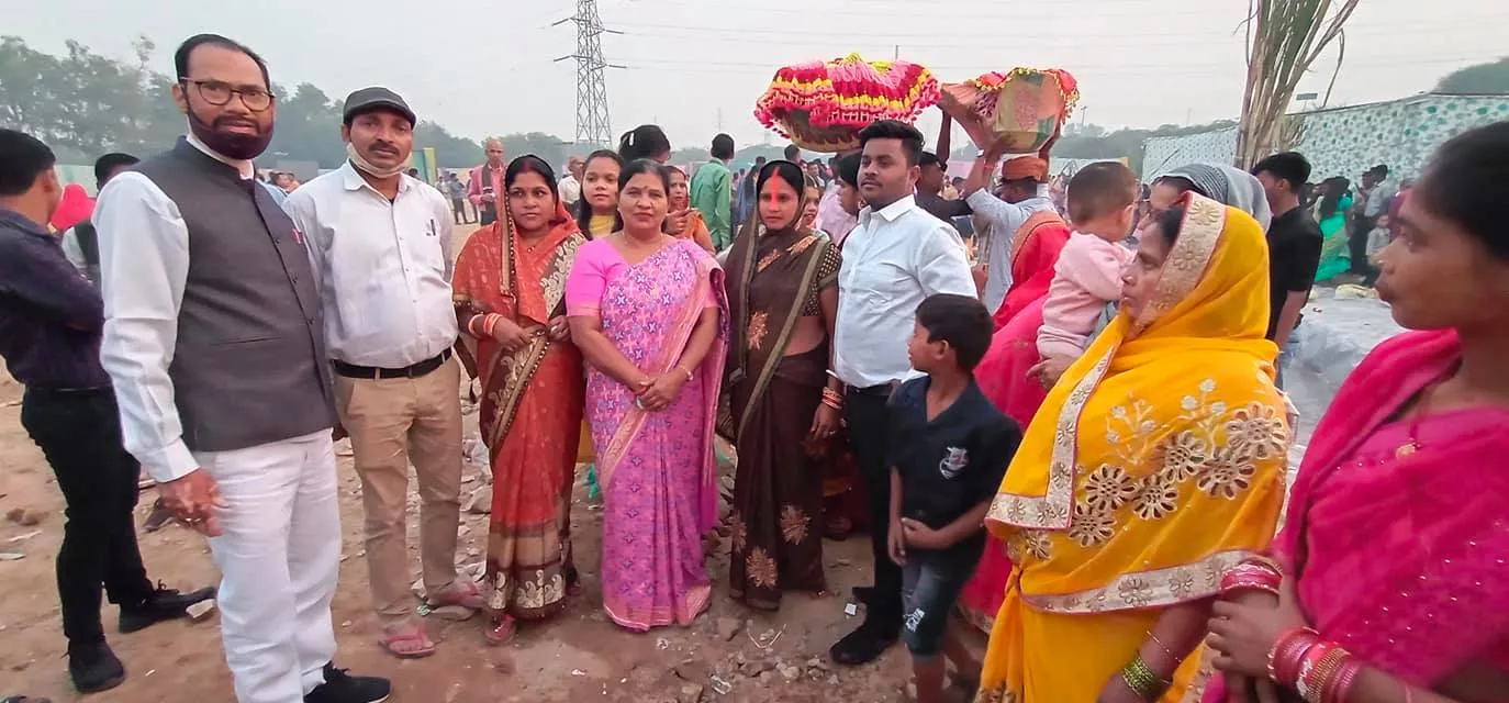 वार्ड के घाटों पर छठ पर्व की धूमधाम से पूजा — तस्वीर 15 में से 24