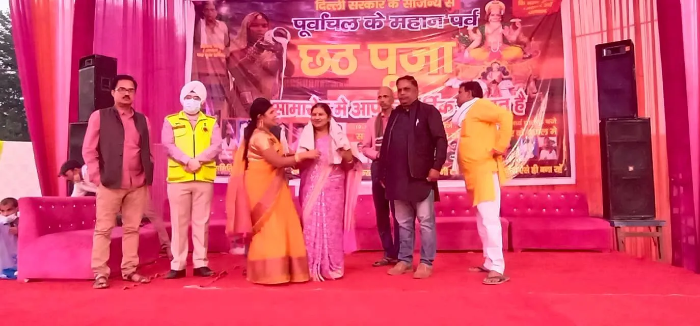 वार्ड के घाटों पर छठ पर्व की धूमधाम से पूजा — तस्वीर 17 में से 24
