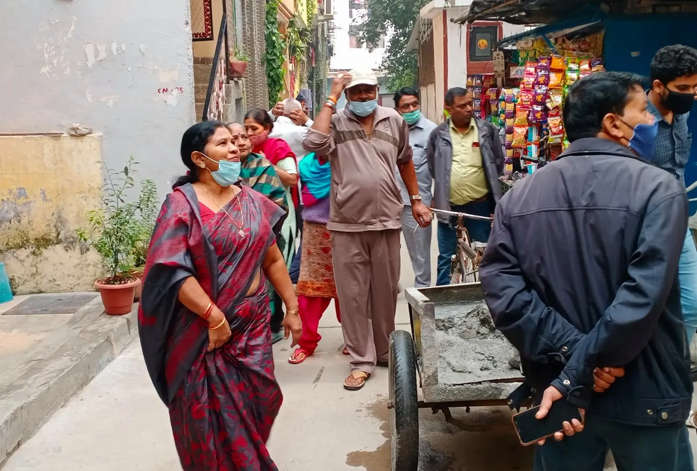 मद्रासी कॉलोनी, सनलाइट कॉलोनी नं 1 की गलियों का निरीक्षण — तस्वीर 7 में से 8