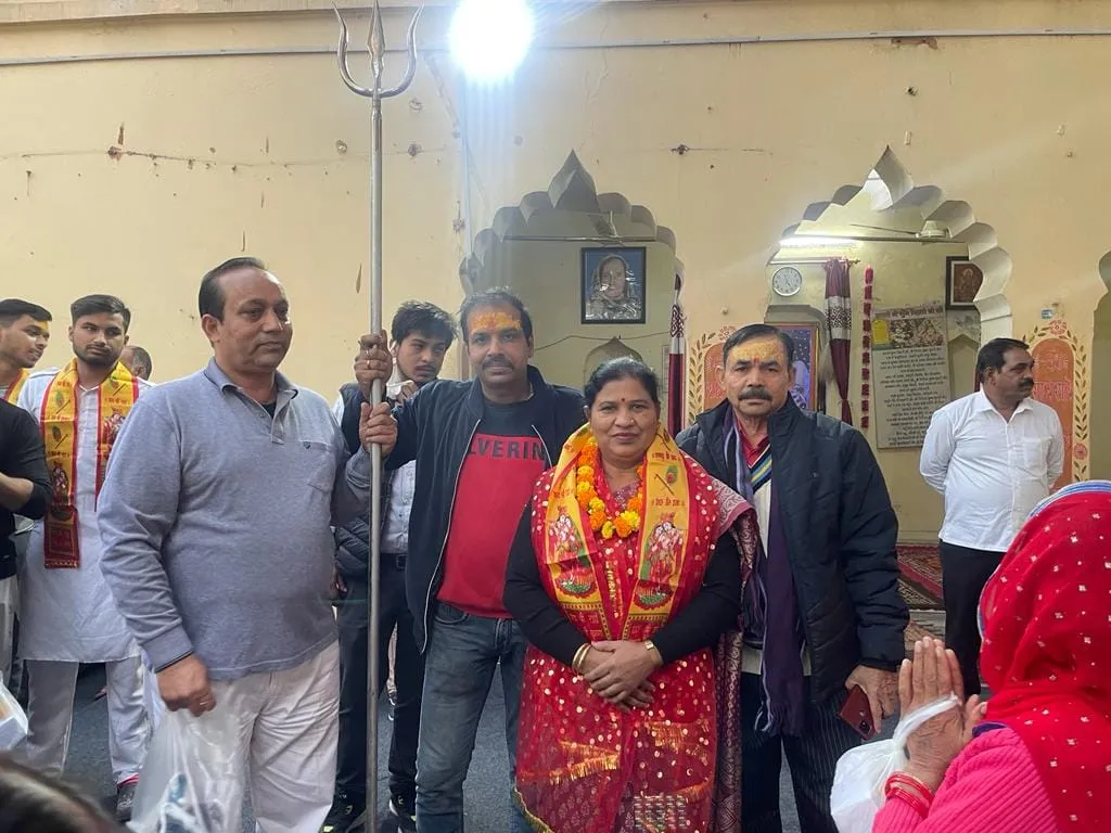 अंगूरी मंदिर, किलोकरी से कार्तिक नाहन शोभा यात्रा — तस्वीर 4 में से 30