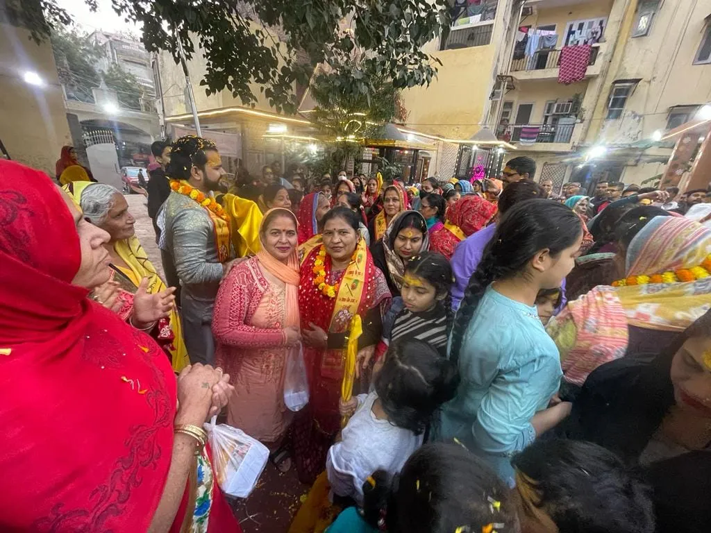 अंगूरी मंदिर, किलोकरी से कार्तिक नाहन शोभा यात्रा — तस्वीर 6 में से 30