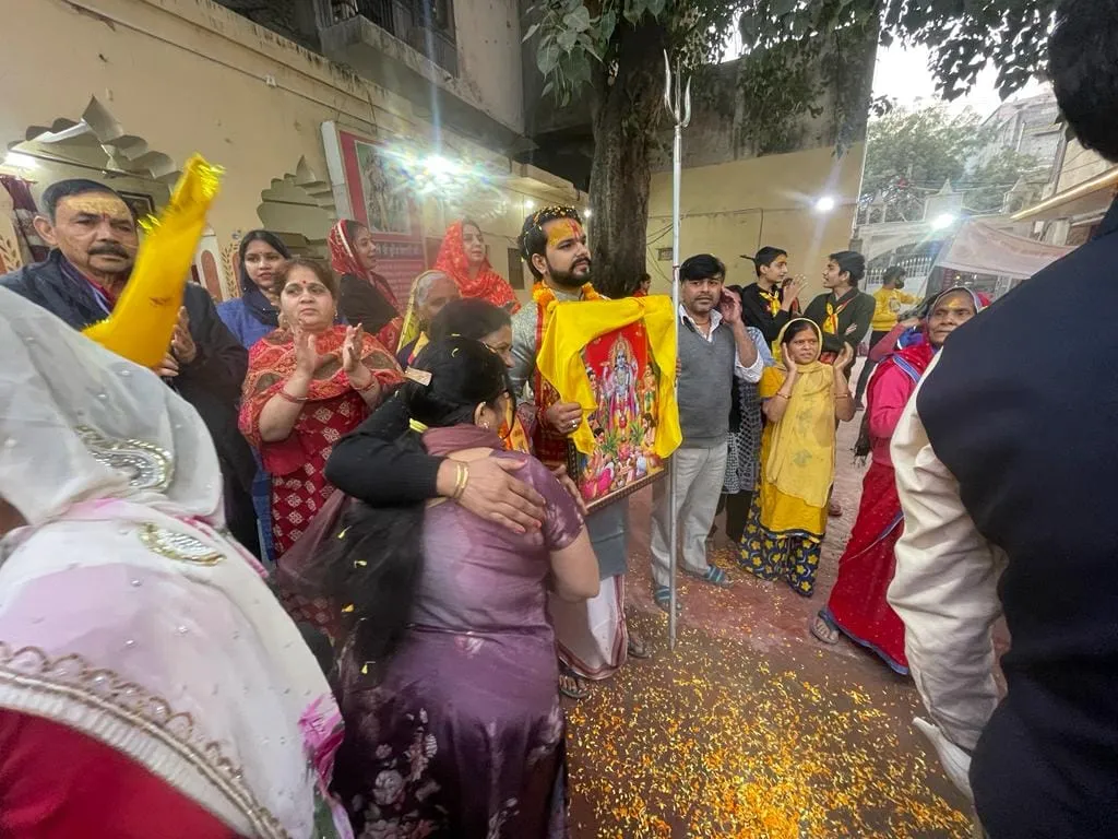 अंगूरी मंदिर, किलोकरी से कार्तिक नाहन शोभा यात्रा — तस्वीर 7 में से 30