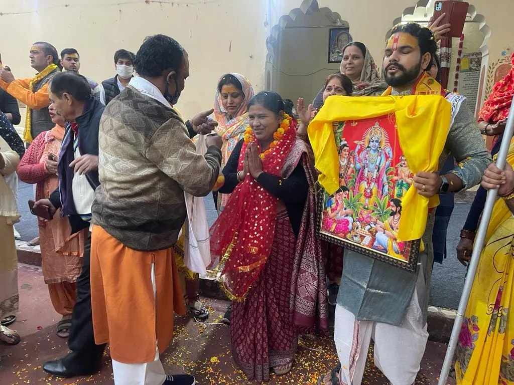अंगूरी मंदिर, किलोकरी से कार्तिक नाहन शोभा यात्रा — तस्वीर 10 में से 30