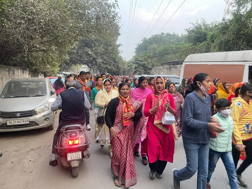 अंगूरी मंदिर, किलोकरी से कार्तिक नाहन शोभा यात्रा — तस्वीर 14 में से 30