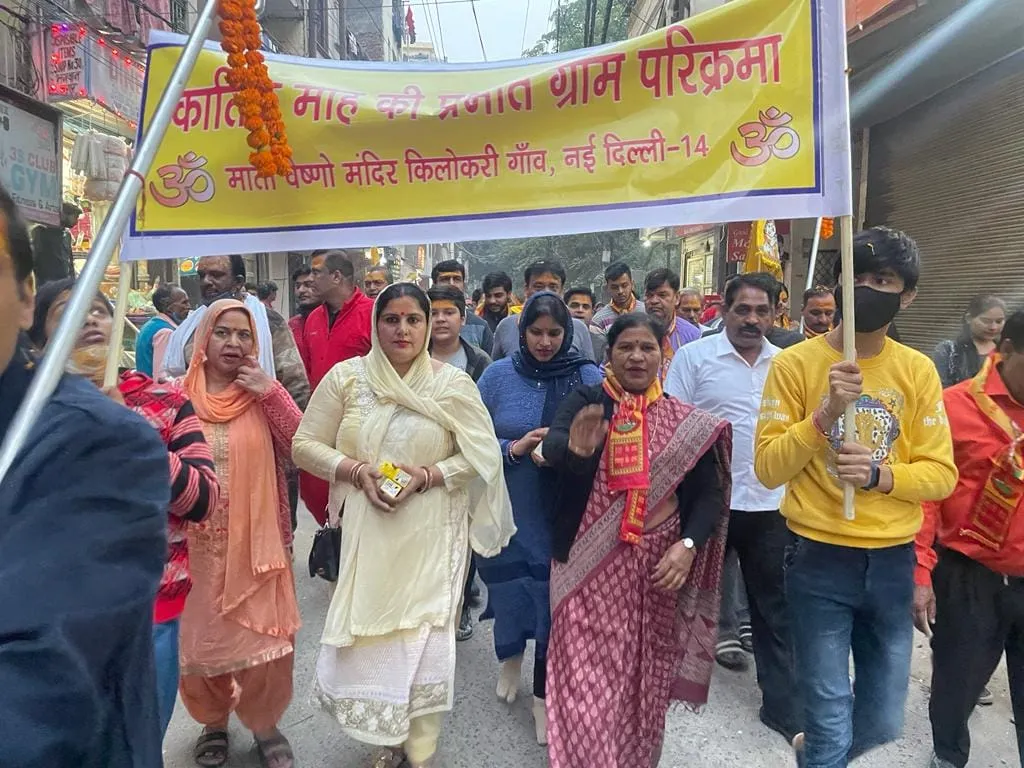 अंगूरी मंदिर, किलोकरी से कार्तिक नाहन शोभा यात्रा — तस्वीर 15 में से 30