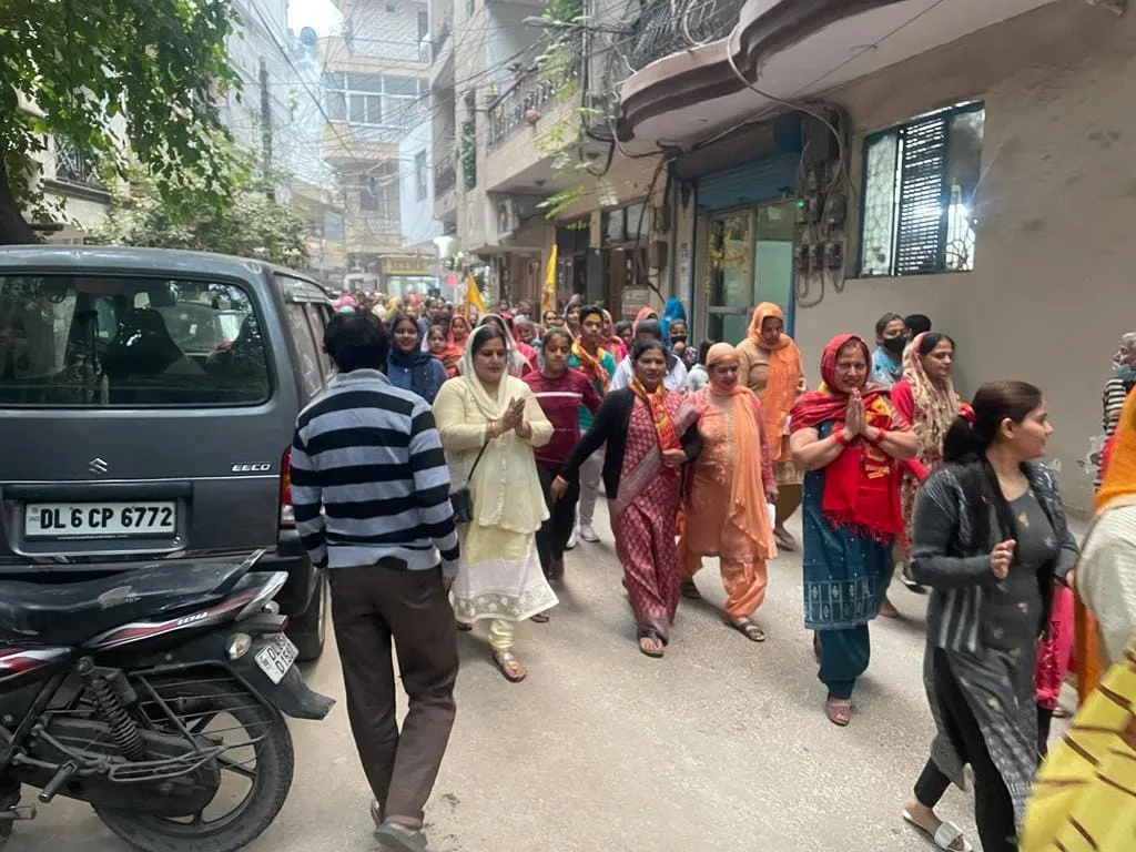 अंगूरी मंदिर, किलोकरी से कार्तिक नाहन शोभा यात्रा — तस्वीर 18 में से 30
