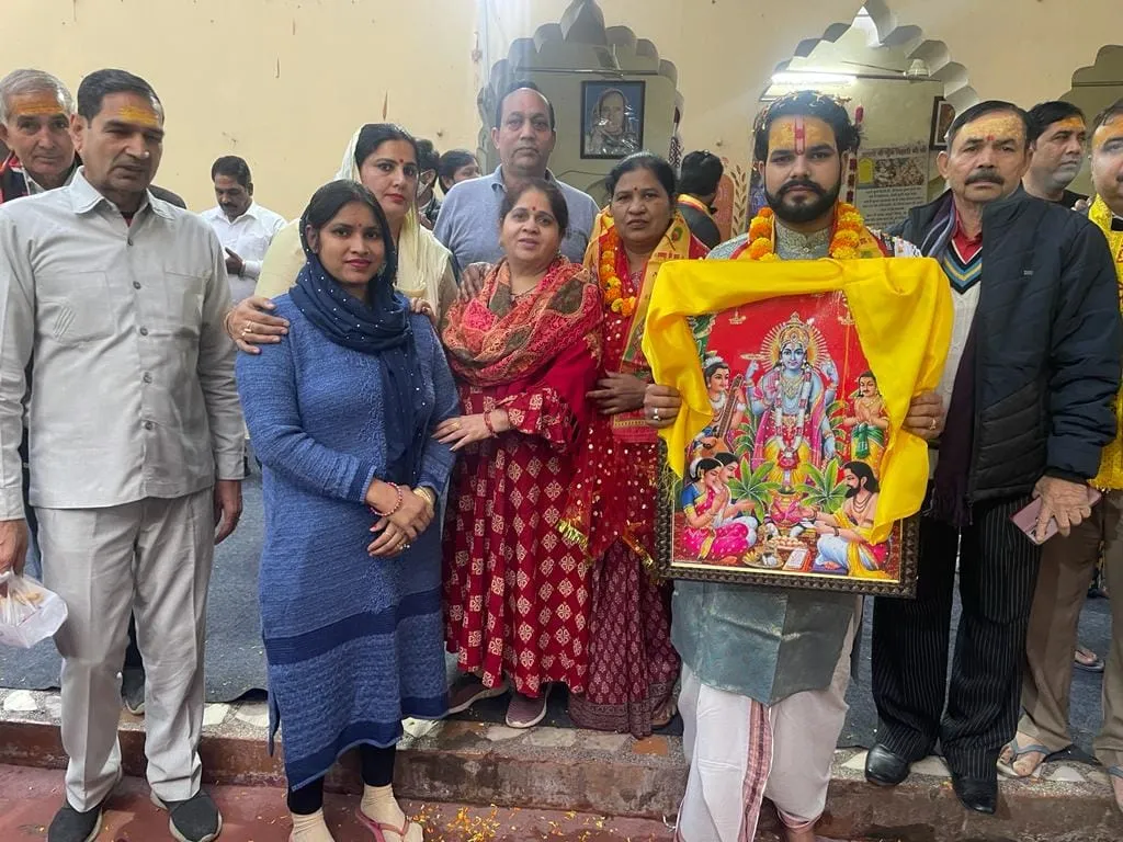 अंगूरी मंदिर, किलोकरी से कार्तिक नाहन शोभा यात्रा — तस्वीर 25 में से 30