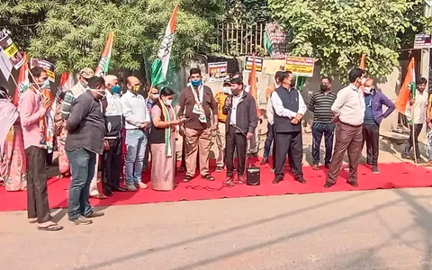 अवैध शराब ठेकों को लेकर विरोध प्रदर्शन