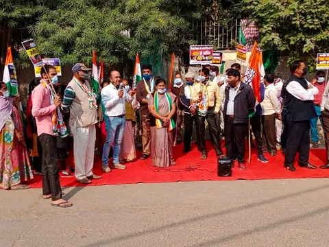 अवैध शराब ठेकों को लेकर विरोध प्रदर्शन — 2