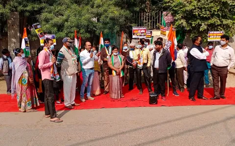 अवैध शराब ठेकों को लेकर विरोध प्रदर्शन