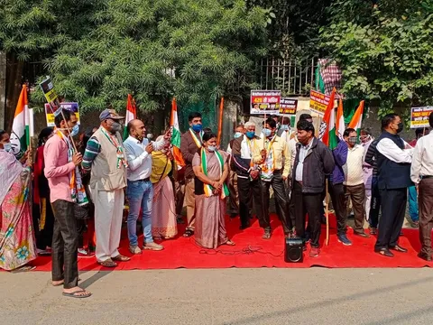 अवैध शराब ठेकों को लेकर विरोध प्रदर्शन — 3