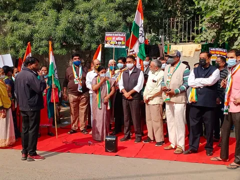 अवैध शराब ठेकों को लेकर विरोध प्रदर्शन — 4