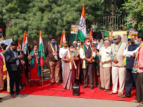 अवैध शराब ठेकों को लेकर विरोध प्रदर्शन — 7